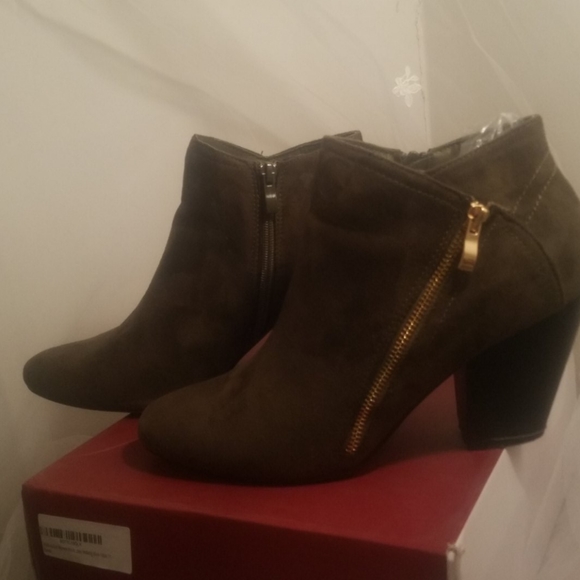 Shoes - Natural breeze womens ankle boots, olive size11